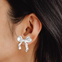 Load image into Gallery viewer, bow earrings